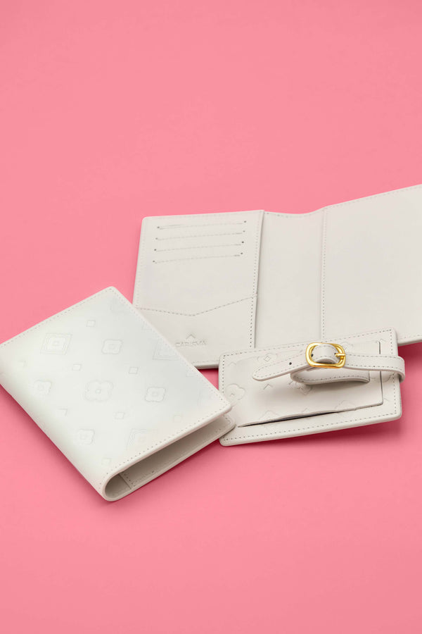 Carisma White Passport Cover & Luggage Tag