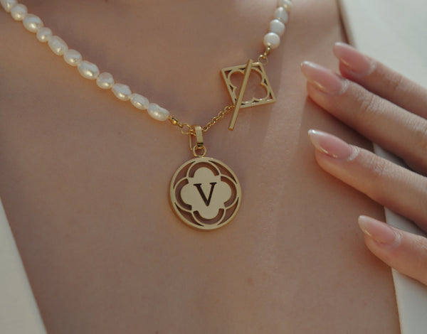 Carisma Freshwater Pearl Necklace & Carisma Logo Letter Gift Set