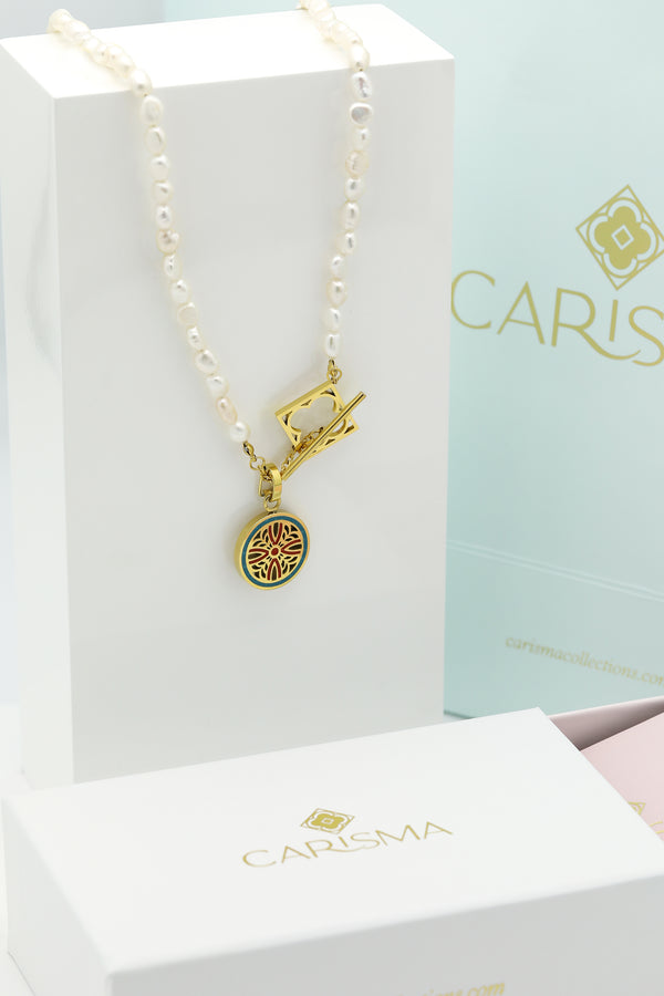 carisma Guidance Pendant & Freshwater Pearl Necklace Gift Set