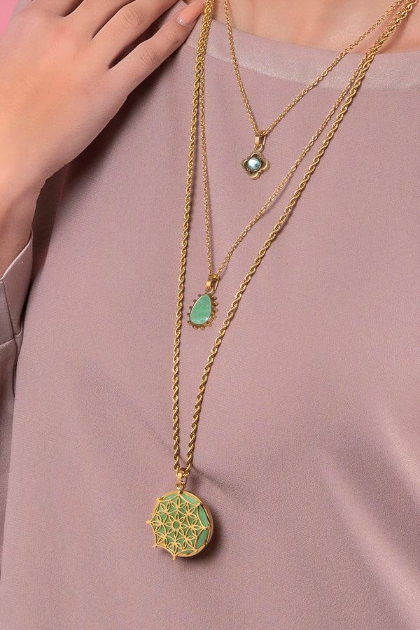 Carisma Sannat Lace Hollow Pendant & Peridot Stone Pendant Gift Set