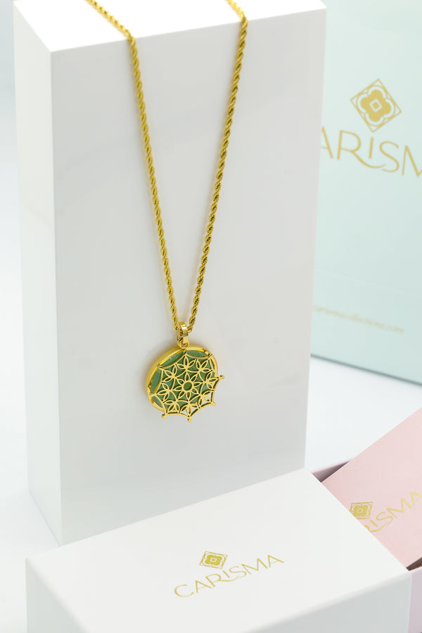 carisma Sannat Lace Hollow Pendant & Peridot Stone Pendant Gift Set