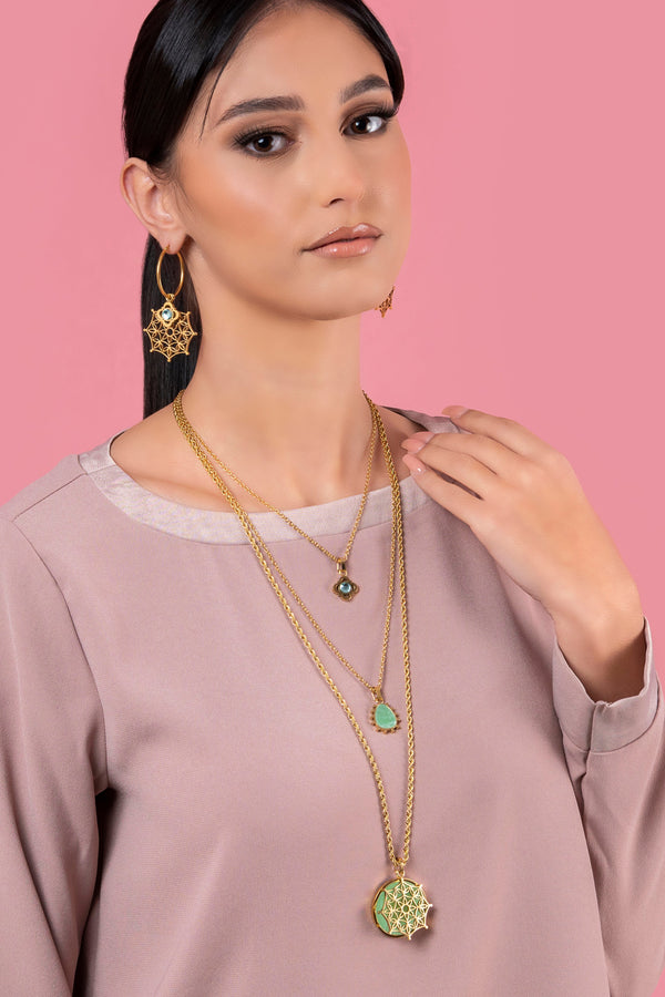 Carisma Sannat Lace Hollow Pendant & Peridot Stone Pendant Set