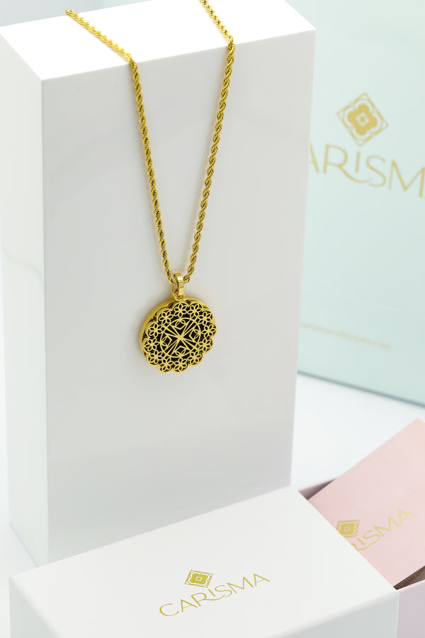 carisma Xlendi Lace Hollow Pendant & Obsidian Stone Gift Set