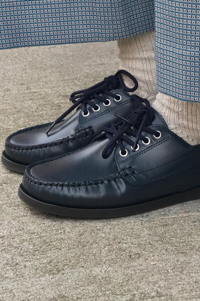 Caron Callahan BAXTER BOAT SHOE Deep Navy Polished Leather