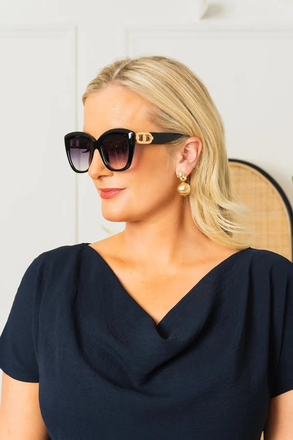 Carraig Donn Black Link Detail Cateye Sunglasses