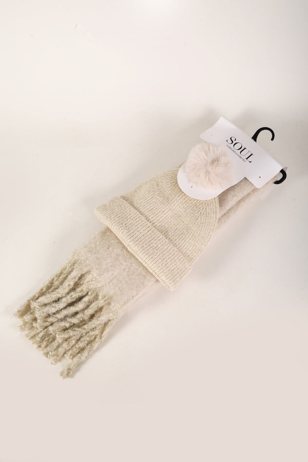 Carraig Donn Cream Beanie Hat And Scarf Set