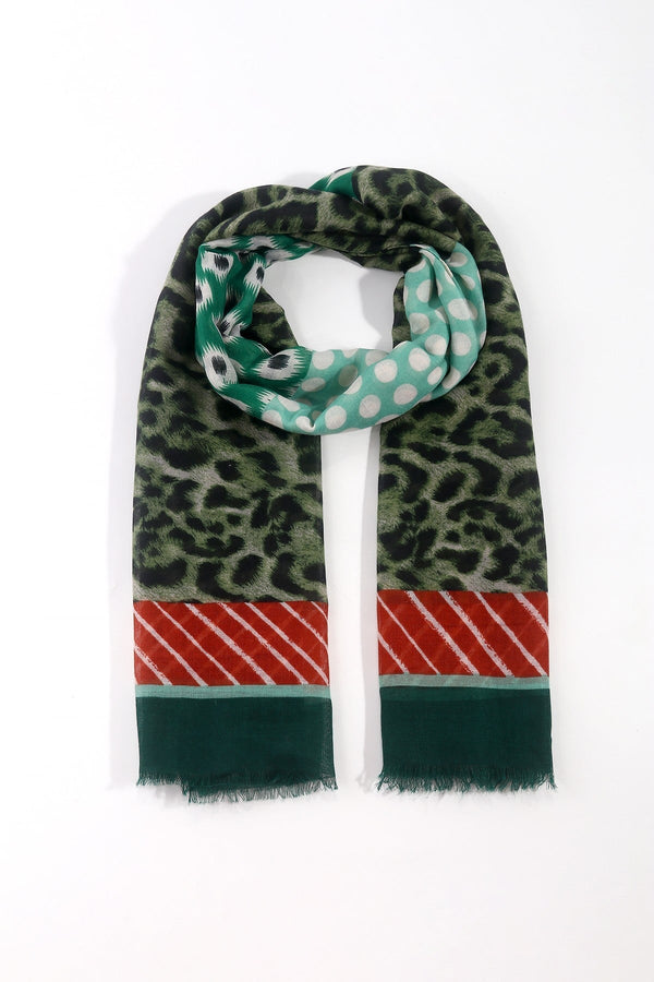 carraig donn Green Contrast Animal Print Scarf