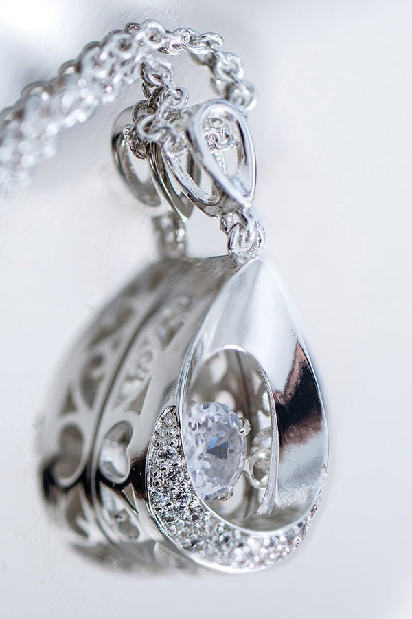 carraig donn Hollywood Teardrop Pendant