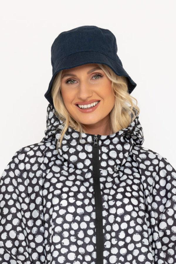 Carraig Donn Linen Blend Bucket Hat In Dark Blue