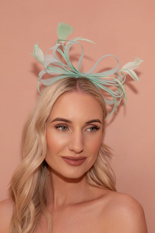 carraig donn Mint Green Bow & Feather Fascinator