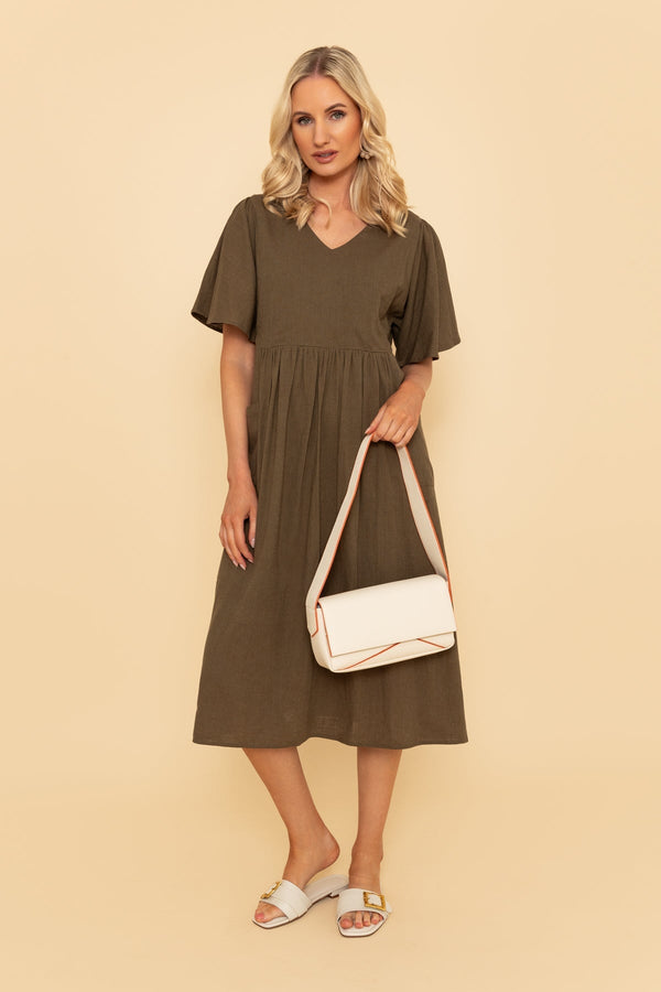 Carraig Donn Paneled Shoulder Bag In Cream