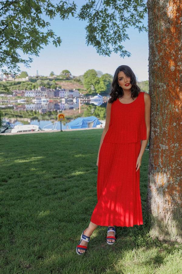 Carraig Donn Red Sleeveless Pleat Midi Dress