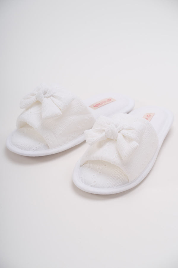 Carraig Donn White Broderie Bow Detail Slippers