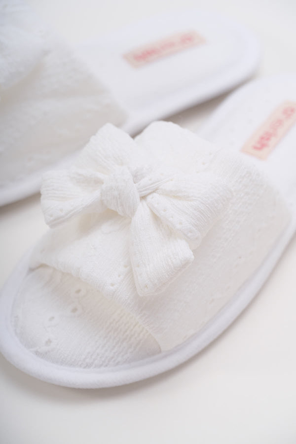 Carraig Donn White Broderie Bow Detail Slippers