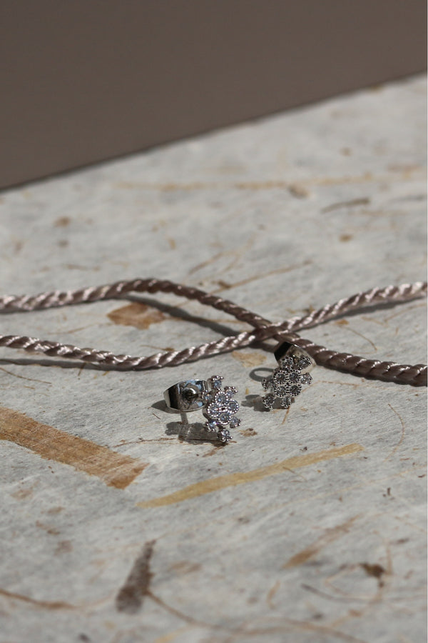 carraig donn White Flower Hammock Earrings