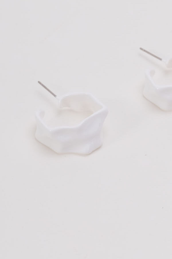 Carraig Donn White Wave Hoop Earrings