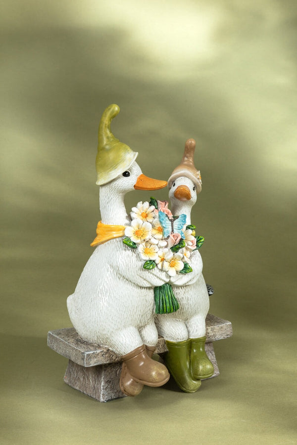 carraig donn Duck Couple on Bench with Flowers Ornament