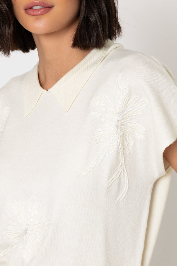 Carraig Donn Short Sleeve Embroidered Knit Top In Cream