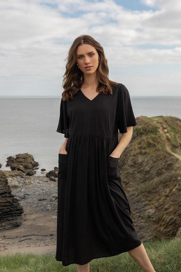 carraig donn Short Sleeve Linen Blend Smock Midi Dress in Black