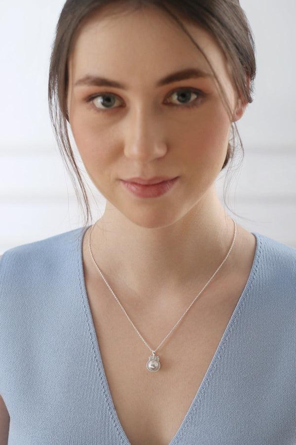 carraig donn Silver Plated Pearl Pendant with Clear Stones