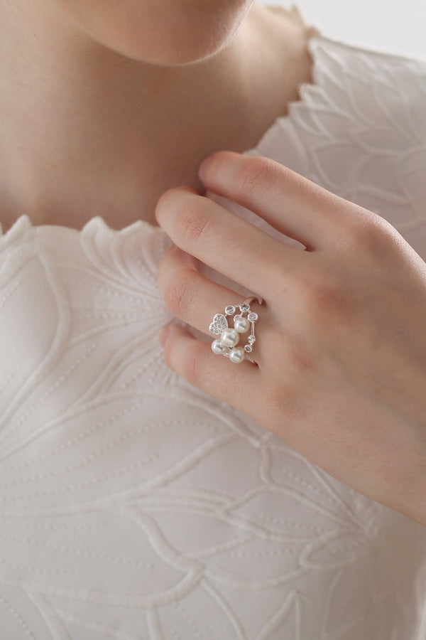 carraig donn Silver Plated Pearl Ring with Clear Stones