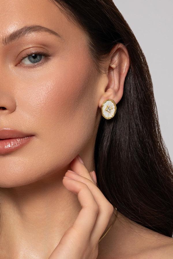 carraig donn White Shell & Diamante Gold Stud Earrings
