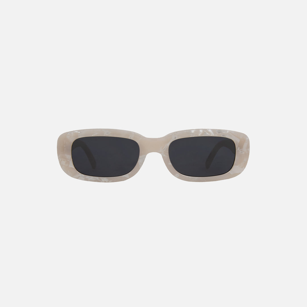 carve Lizzy Gloss Creamy Quartz Grey Lens