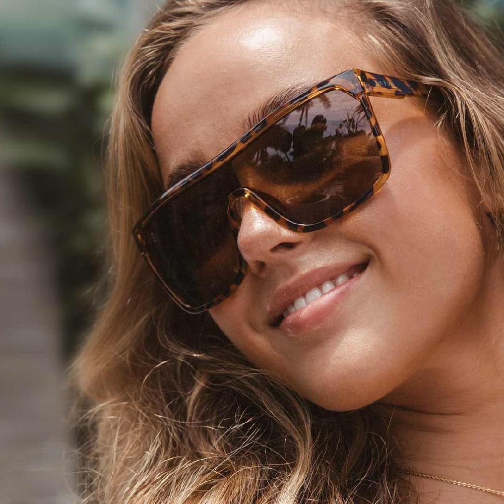 Carve Varga Gloss Yellow Tort Brown