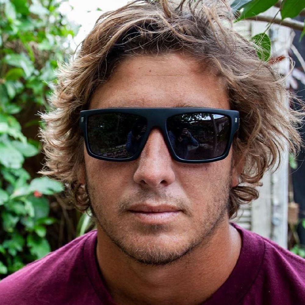 Carve Wavey XL Matt Black Grey Polarized Lens