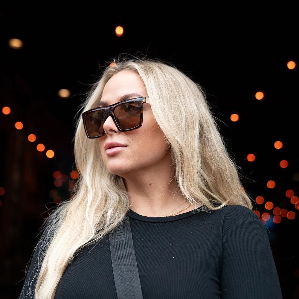 Carve Yoshi Gloss Tort Front With Gold Temple & Brown Lens