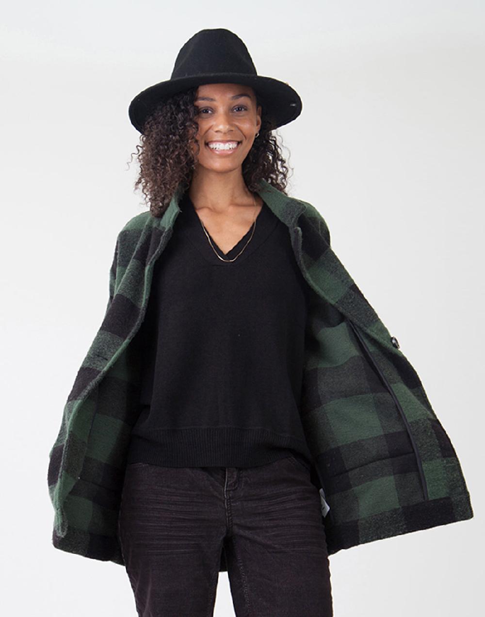 carve designs Aurora Sweater: Black | Carve Designs