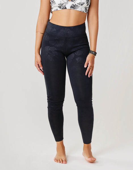 Carve Designs Platte Tight: Ginkgo Embossed