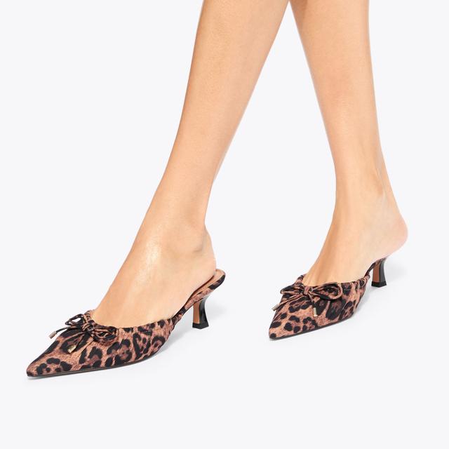 Carvela By Kurt Geiger SAYLOR Chelsea Heel By KG KURT GEIGER