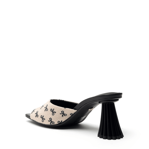Cecelia New York CADSBURY Sandal