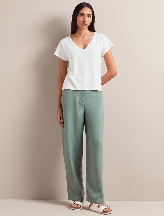 Cefinn Madison Linen Blend V Neck Knit T-Shirt - White Knit