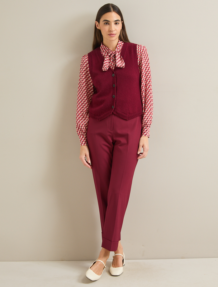 Cefinn Wesley Cashmere Blend V Neck Waistcoat - Burgundy Knit