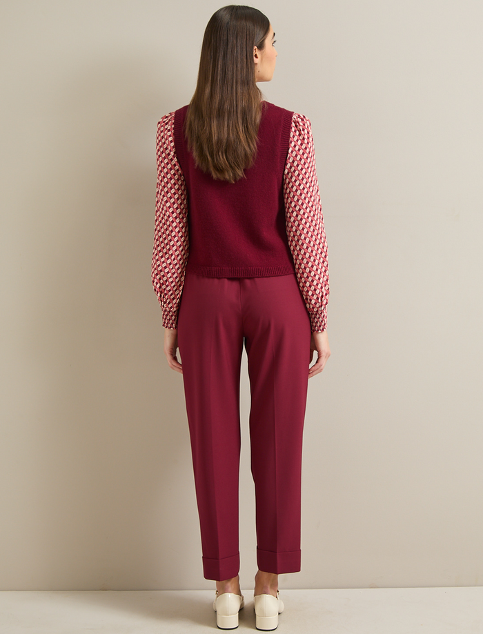 Cefinn Wesley Cashmere Blend V Neck Waistcoat - Burgundy Knit