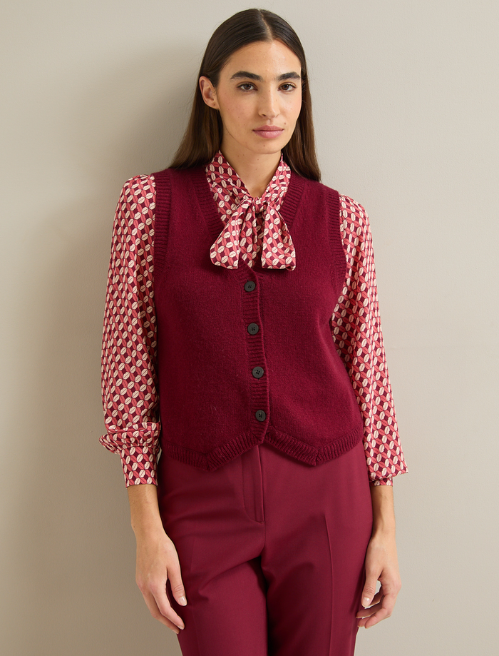 cefinn Wesley Cashmere Blend V Neck Waistcoat - Burgundy Knit