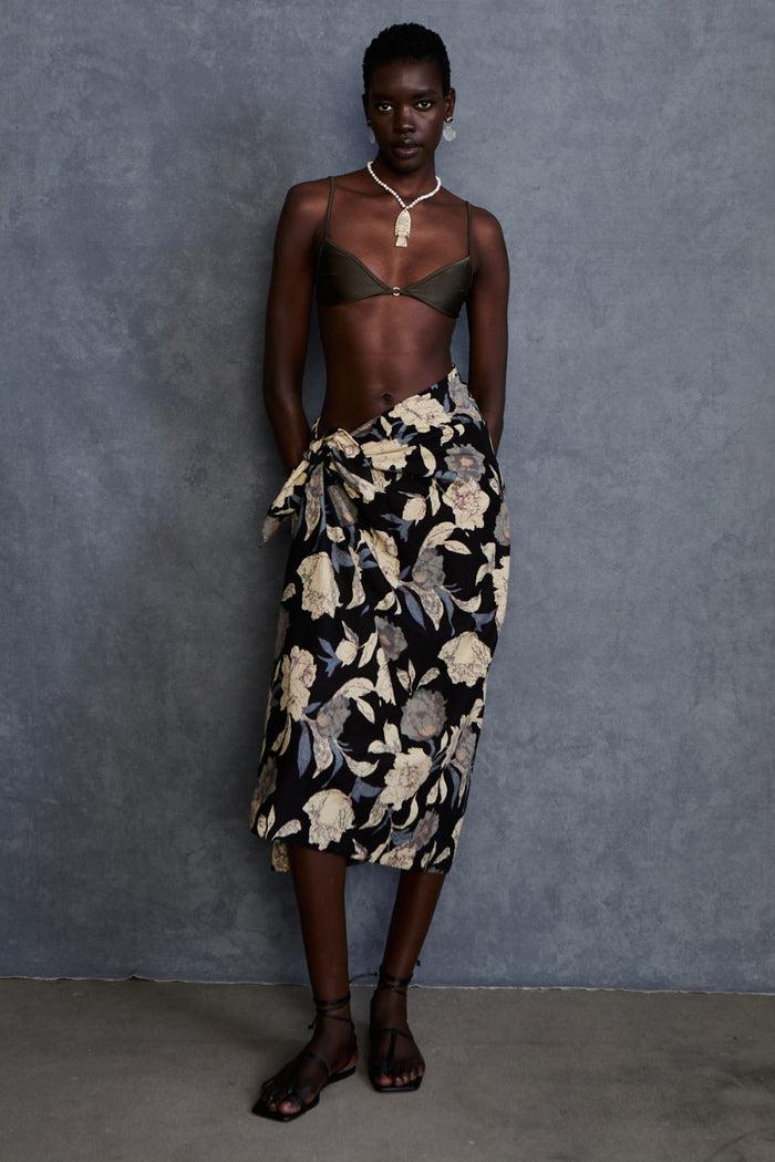 chan luu Freesia Printed Sarong Black RTW