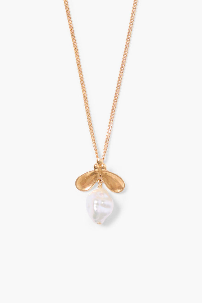 chan luu Petal Necklace White Pearl Necklaces