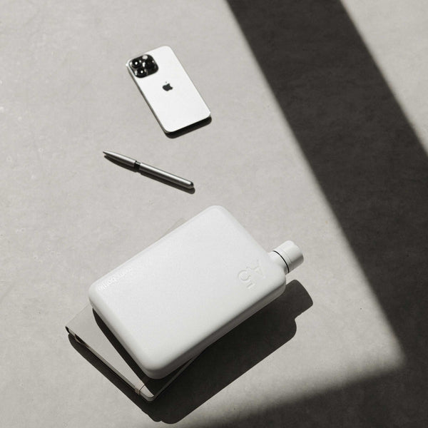 Charles And Marie A5 Edelstahlflasche Memobottle™ Weiss - Flache Wiederverwendbare TRINK- & WASSERFLASCHE - 1050 Ml | Memobottle™