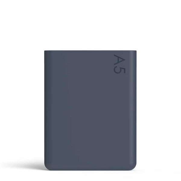 Charles And Marie A5 Memobottle BUNDLE Blau | Flache TRINK- & WASSERFLASCHE Mit SILIKON-HÜLLE | 750ml