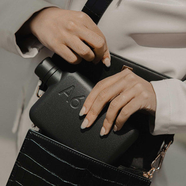 Charles And Marie A6 Edelstahlflasche Memobottle™ Schwarz | Flache Wiederverwendbare TRINK- & WASSERFLASCHE | 500 Ml