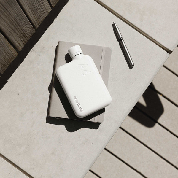 Charles And Marie A6 Edelstahlflasche Memobottle™ Weiss | Flache Wiederverwendbare TRINK- & WASSERFLASCHE | 500 Ml