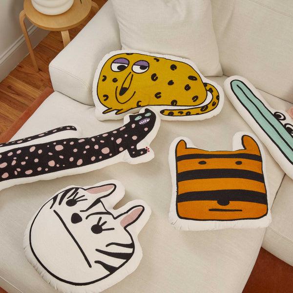 Charles And Marie AELFIE PILLOW | Frosch | TIER-ZIERKISSEN | Aelfie Oudghiri | Areaware