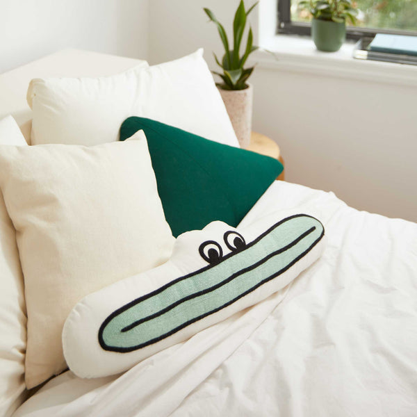 charles and marie AELFIE PILLOW | Frosch | TIER-ZIERKISSEN | Aelfie Oudghiri | Areaware