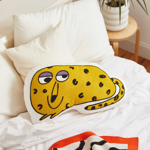 charles and marie AELFIE PILLOW | Gepard | TIER-ZIERKISSEN | Aelfie Oudghiri | Areaware