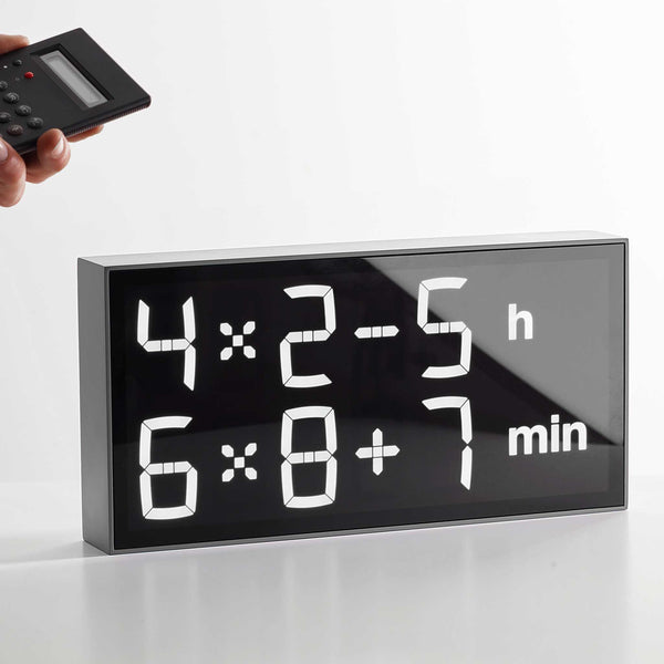 Charles And Marie ALBERT CLOCK | DIGITAL-UHR Für Tisch Regal & Wand | Axel Schindlbeck | MNTNT