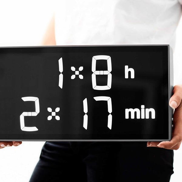 charles and marie ALBERT CLOCK | DIGITAL-UHR für Tisch Regal & Wand | Axel Schindlbeck | MNTNT