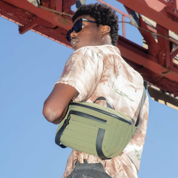 Charles And Marie ARRIS SLINGBAG - Moosgrüne Umhängetasche | Craighill